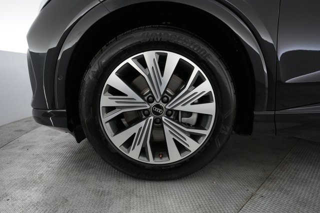 2023 Audi Q4 e-tron — photo 15 of 24