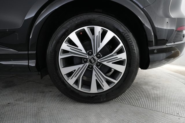 2023 Audi Q4 e-tron — photo 7 of 24