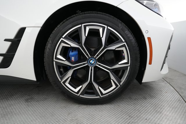 2023 BMW i4 — photo 16 of 20