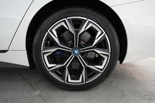 2023 BMW i4 — photo 7 of 20