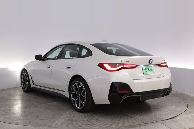2023 BMW i4 — photo 13 of 20