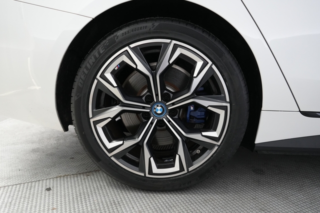 2023 BMW i4