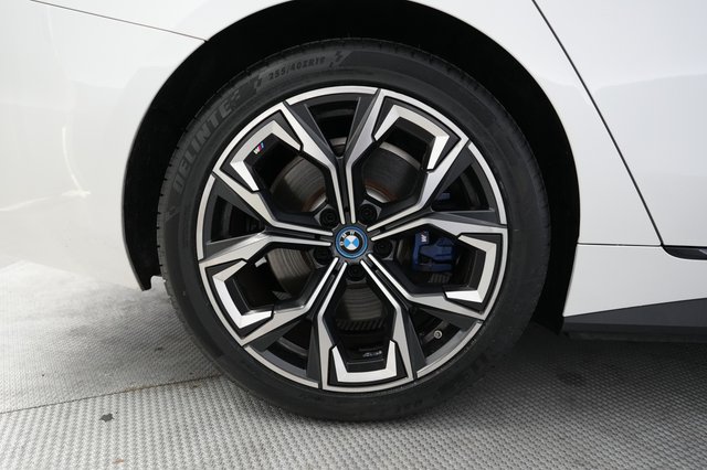 2023 BMW i4 — photo 17 of 20