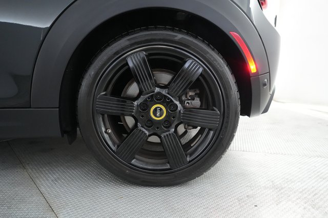2024 MINI Cooper SE — photo 7 of 20