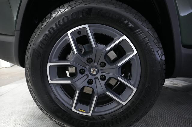 2024 Rivian R1S — photo 7 of 24