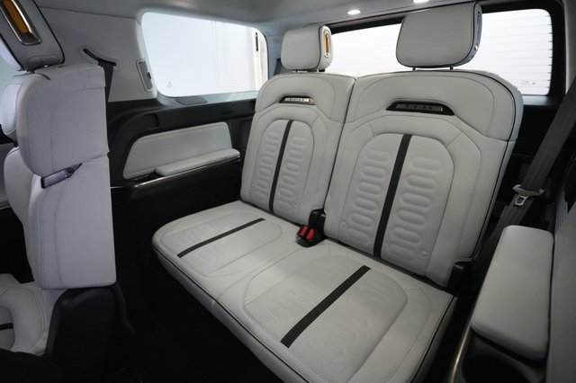 2024 Rivian R1S — photo 21 of 24