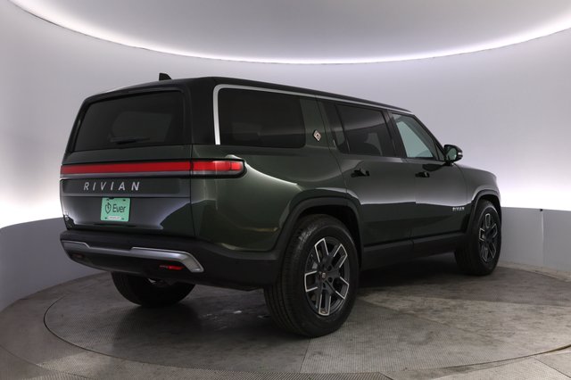 2024 Rivian R1S — photo 2 of 24