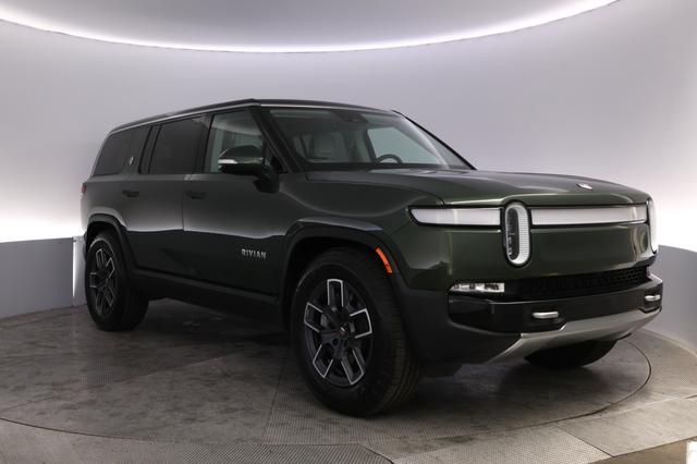 2024 Rivian R1S — photo 10 of 24