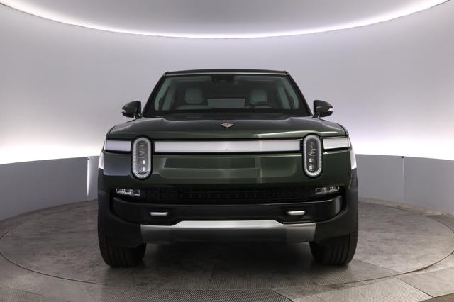 2024 Rivian R1S — photo 9 of 24