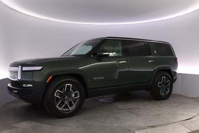 2024 Rivian R1S — photo 14 of 24