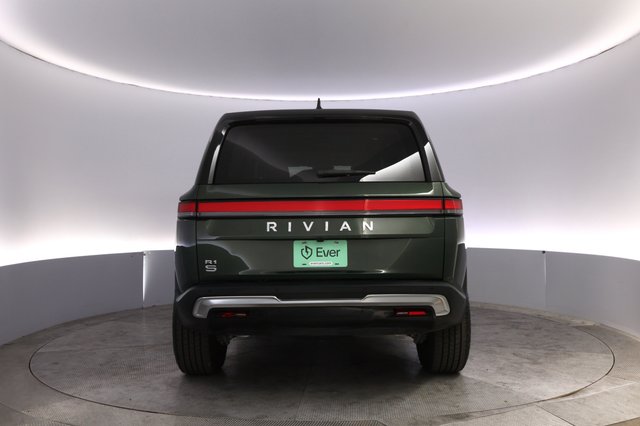2024 Rivian R1S — photo 12 of 24
