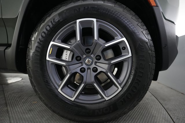 2024 Rivian R1S — photo 15 of 24
