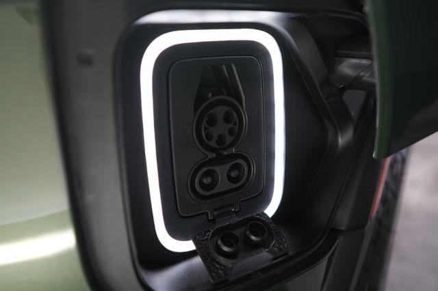 2024 Rivian R1S — photo 8 of 24