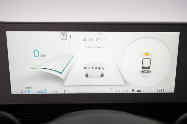 2023 Hyundai IONIQ 5 — photo 5 of 28