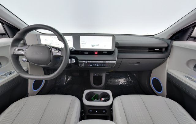2023 Hyundai IONIQ 5 — photo 17 of 28