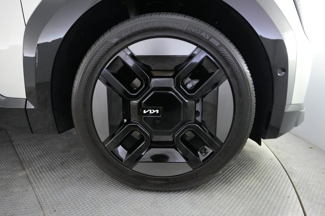 2024 Kia EV9 — photo 16 of 23