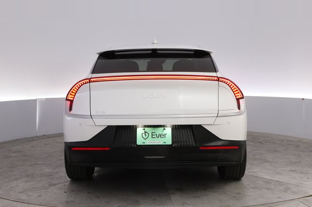 2024 Kia EV6 — photo 12 of 21