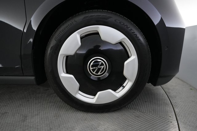 2025 Volkswagen ID.Buzz — photo 16 of 25