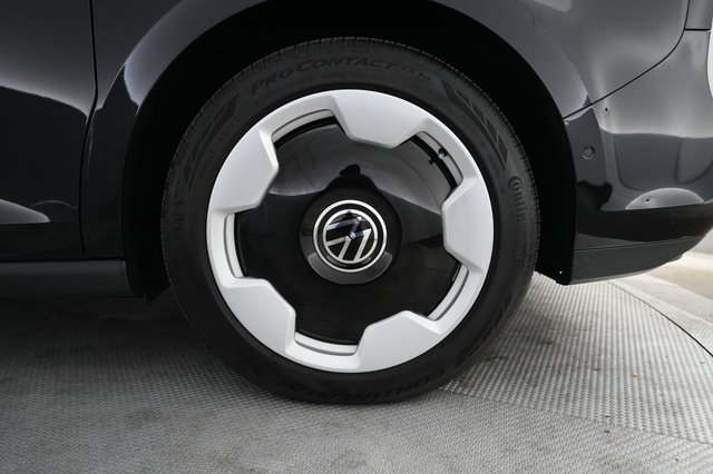 2025 Volkswagen ID.Buzz — photo 7 of 25