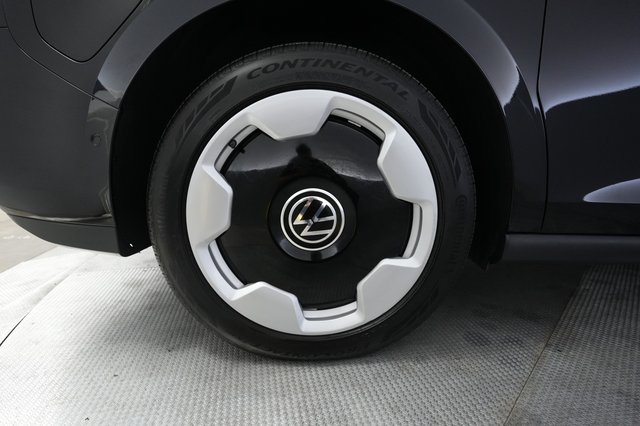 2025 Volkswagen ID.Buzz — photo 17 of 25