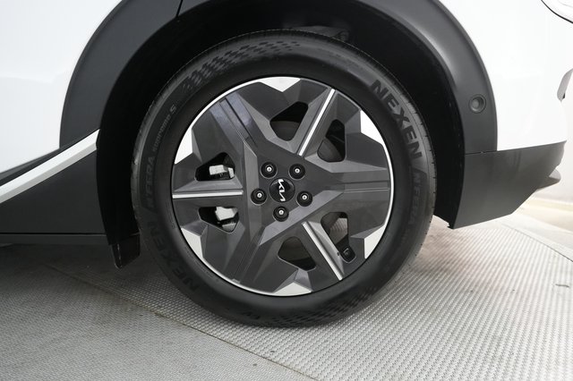 2025 Kia EV6 — photo 7 of 24