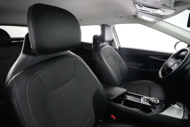 2025 Kia EV6 — photo 18 of 24