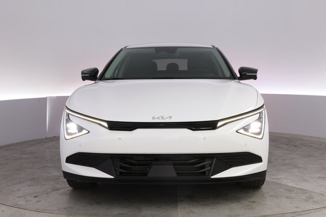 2025 Kia EV6 — photo 9 of 24