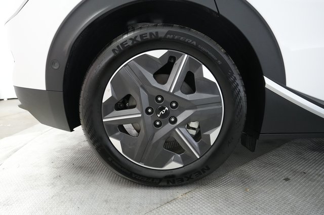 2025 Kia EV6 — photo 17 of 24