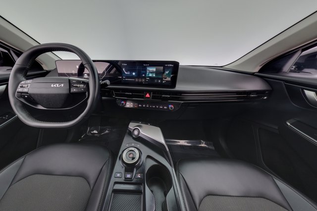 2025 Kia EV6 — photo 20 of 24