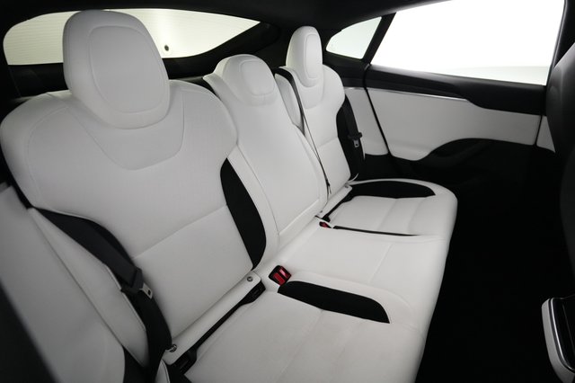 2025 Tesla Model S — photo 4 of 22