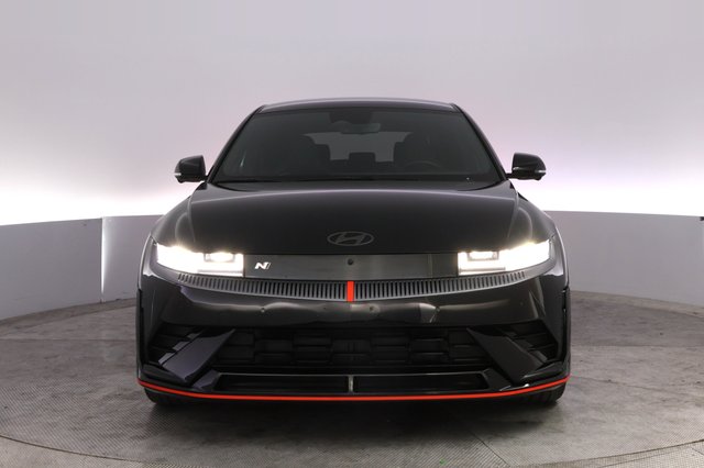 2025 Hyundai IONIQ 5 — photo 9 of 23