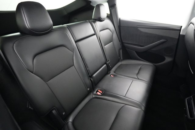 2026 Tesla Model Y — photo 4 of 21