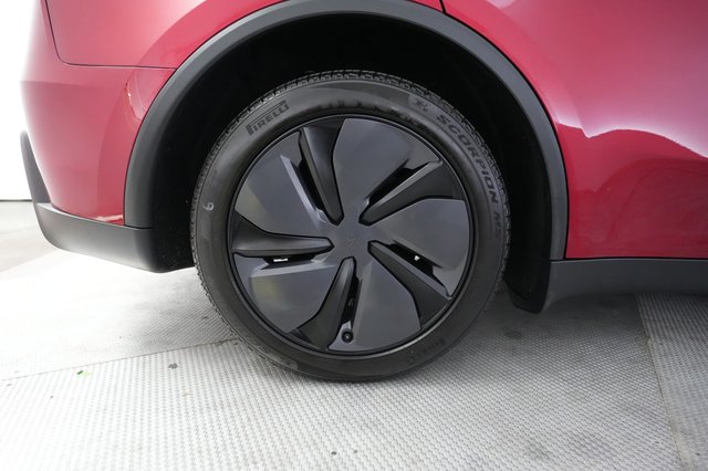 2026 Tesla Model Y — photo 17 of 21