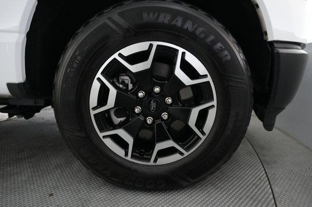 2022 Ford F-150 Lightning — photo 10 of 15