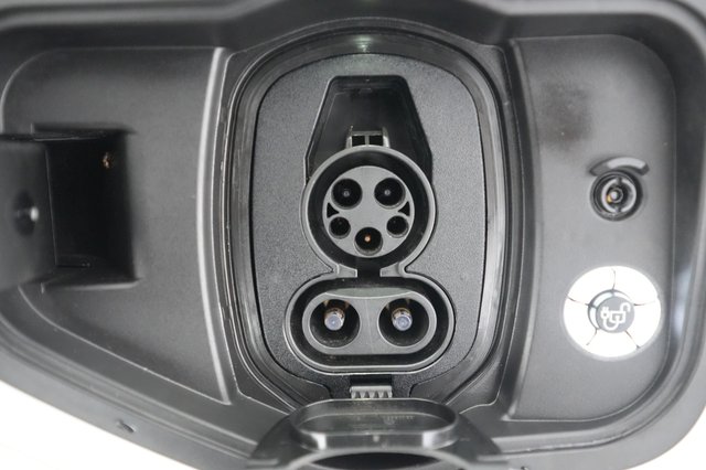 2022 Ford F-150 Lightning — photo 8 of 15