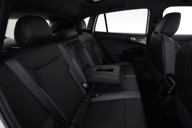 2025 Volkswagen ID.4 — photo 4 of 18