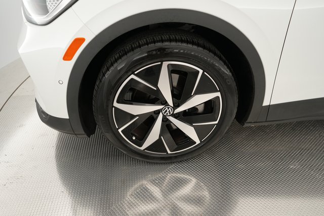 2025 Volkswagen ID.4 — photo 14 of 18