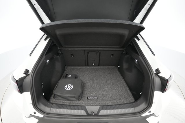 2025 Volkswagen ID.4 — photo 6 of 18