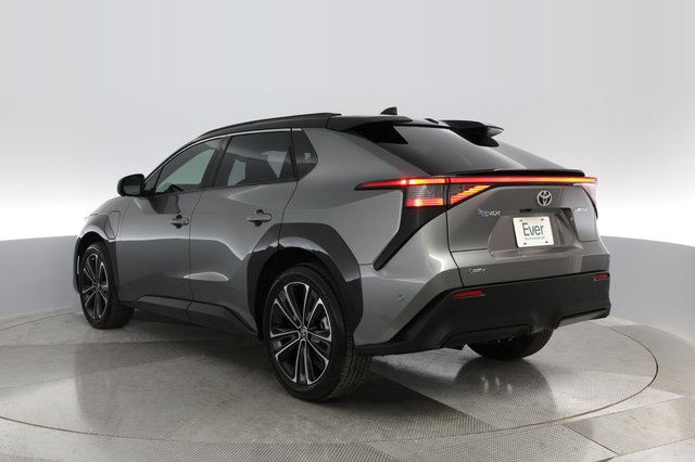 2024 Toyota bZ4X — photo 11 of 29