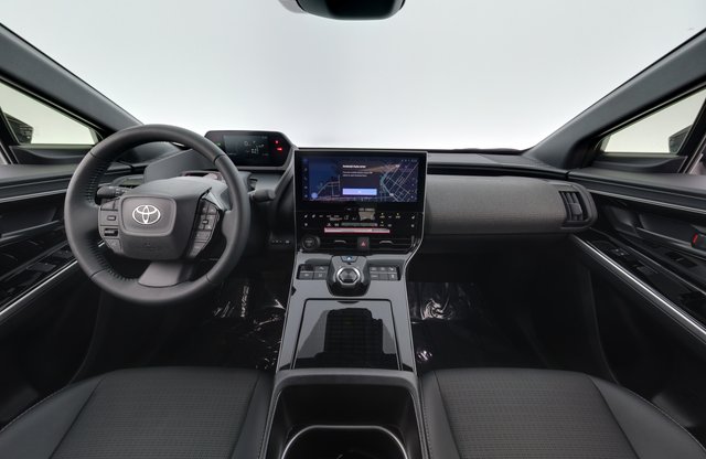 2024 Toyota bZ4X — photo 17 of 29