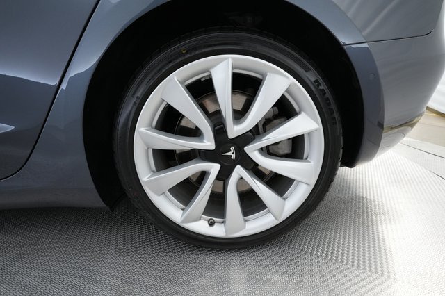 2018 Tesla Model 3 — photo 7 of 26