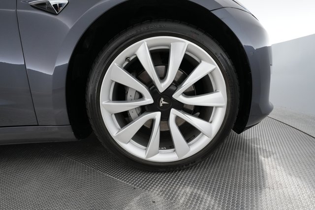2018 Tesla Model 3 — photo 16 of 26