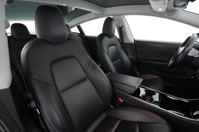 2018 Tesla Model 3 — photo 18 of 26