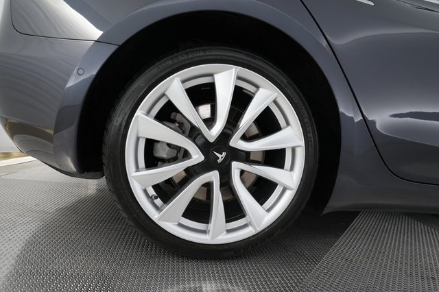 2018 Tesla Model 3 — photo 17 of 26