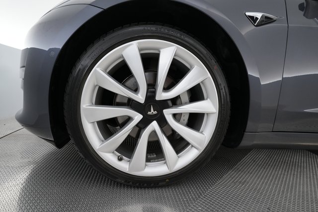 2018 Tesla Model 3 — photo 15 of 26