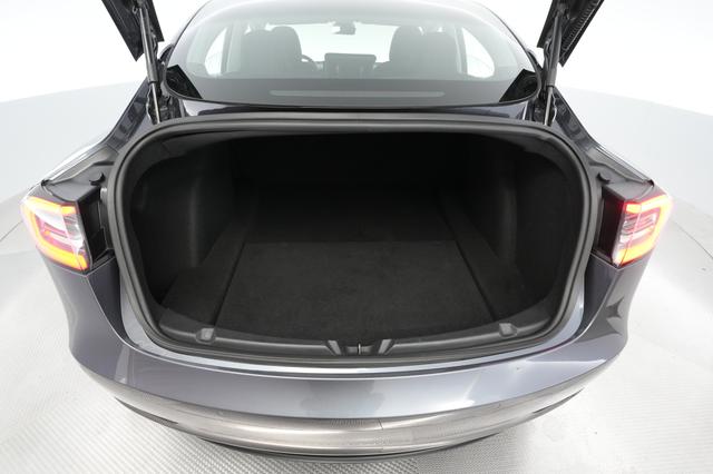 2018 Tesla Model 3 — photo 6 of 26