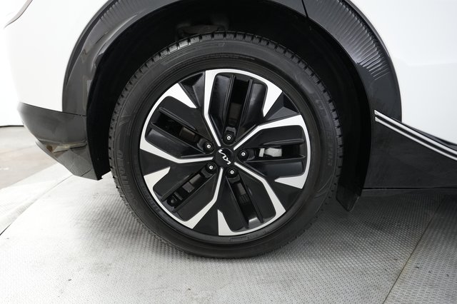 2022 Kia EV6 — photo 17 of 21