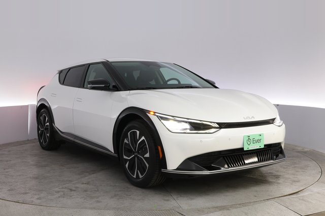 2022 Kia EV6 — photo 10 of 21