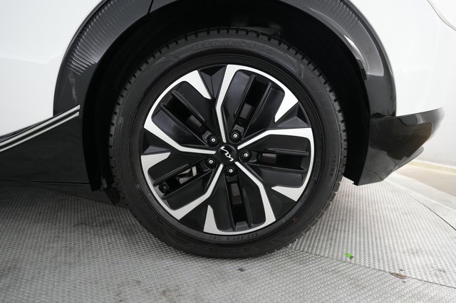 2022 Kia EV6 — photo 7 of 21