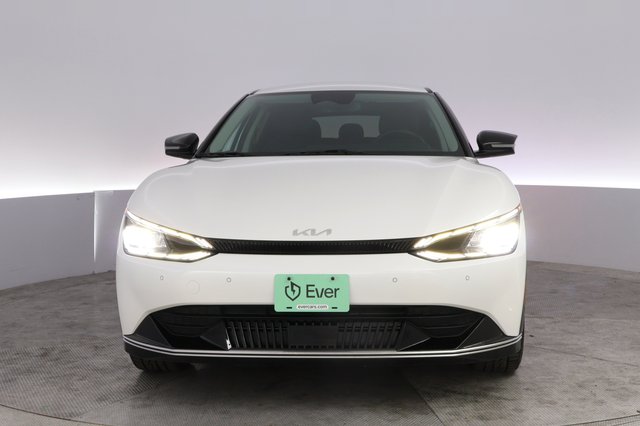 2022 Kia EV6 — photo 9 of 21